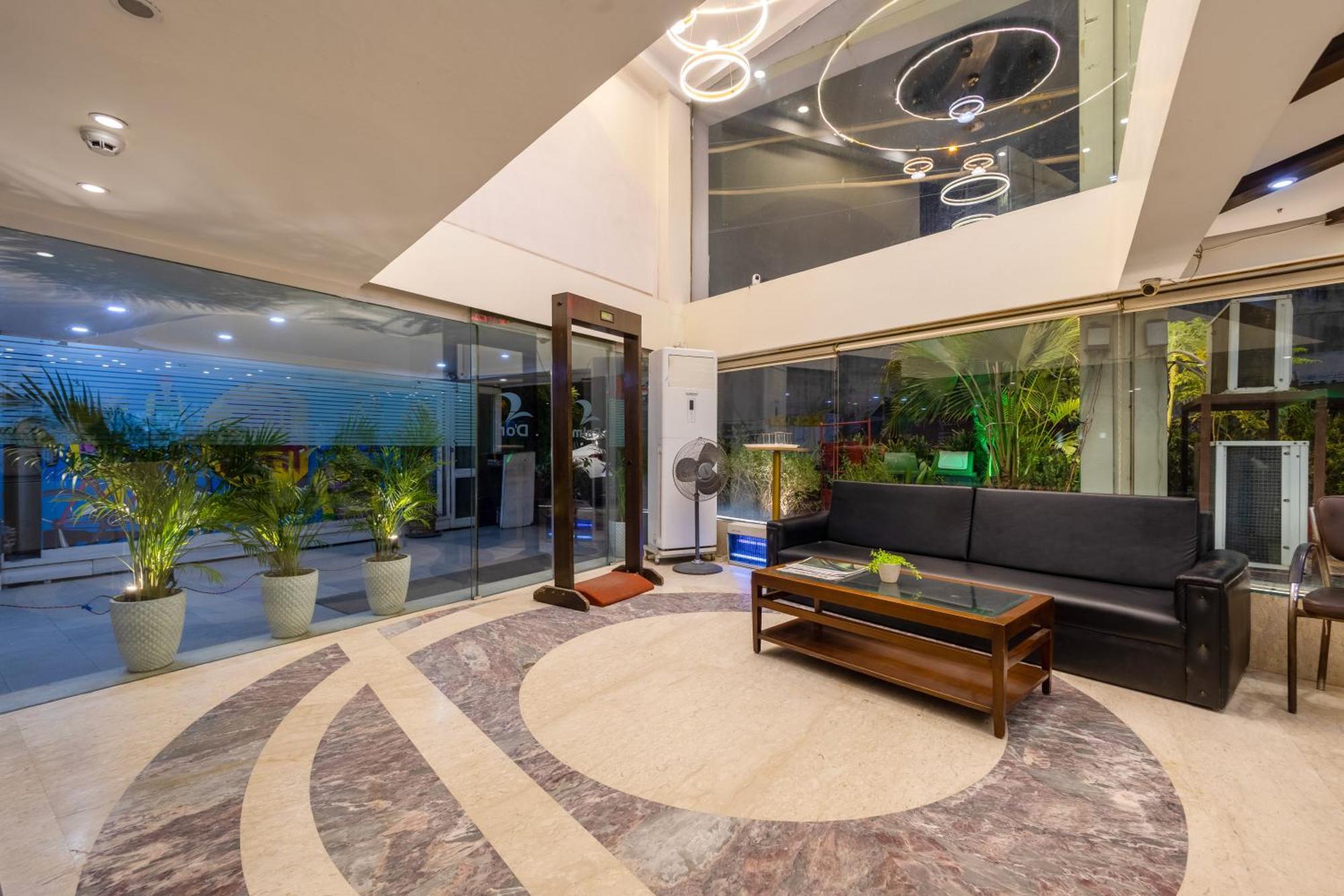Palm Do'r # Walking Distance To Station # Parking # Family # Customer's Choice # Rated Hotel 3*