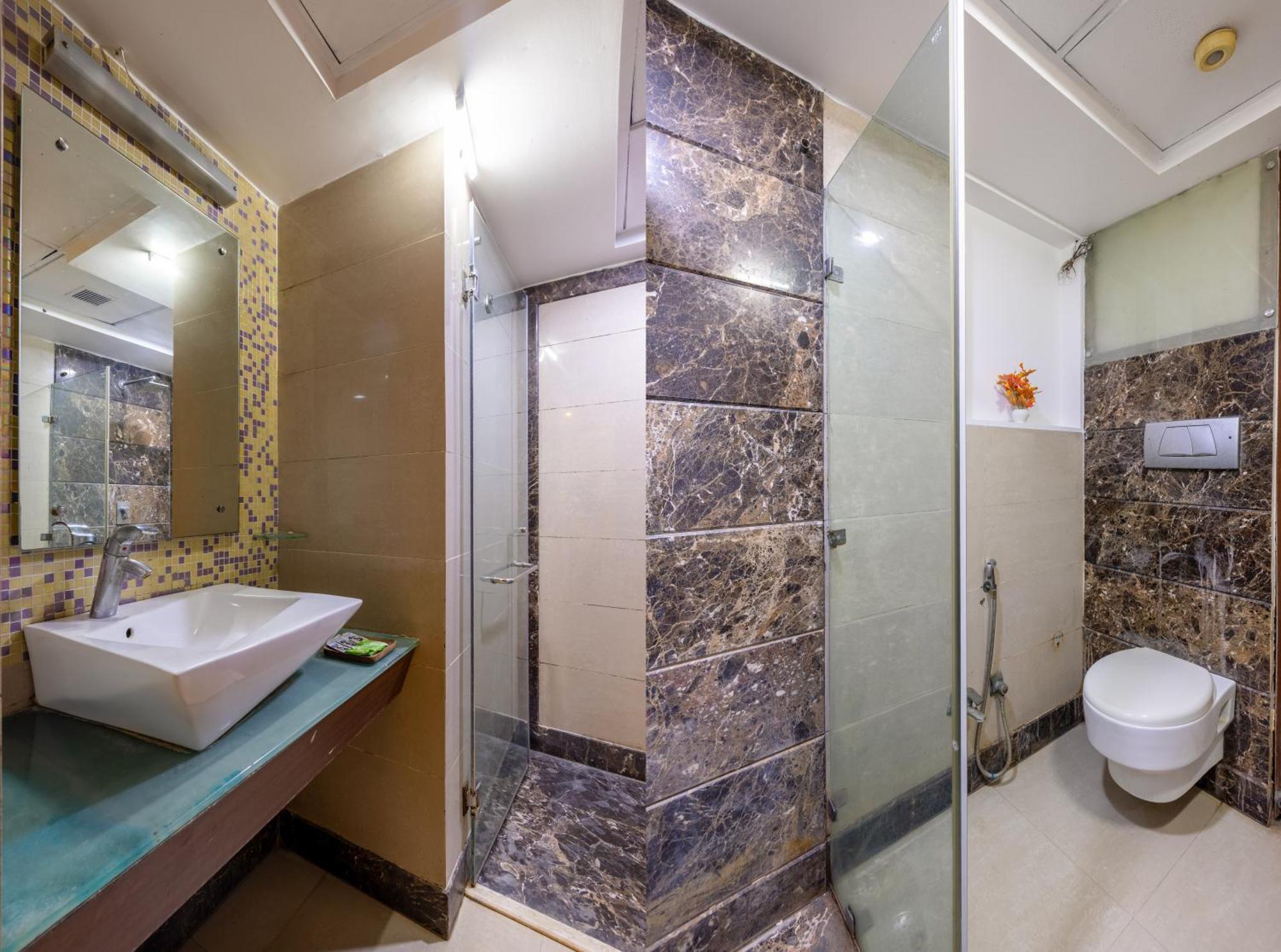 Palm Do'r # Walking Distance To Station # Parking # Family # Customer's Choice # Rated Hotel New Delhi