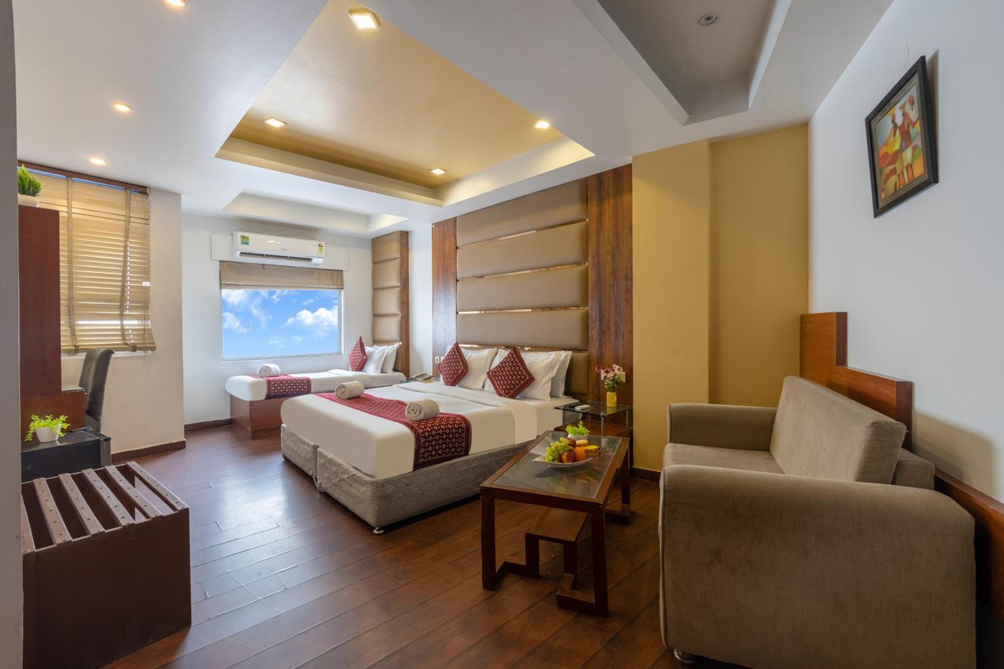 Palm Do'r # Walking Distance To Station # Parking # Family # Customer's Choice # Rated Hotel