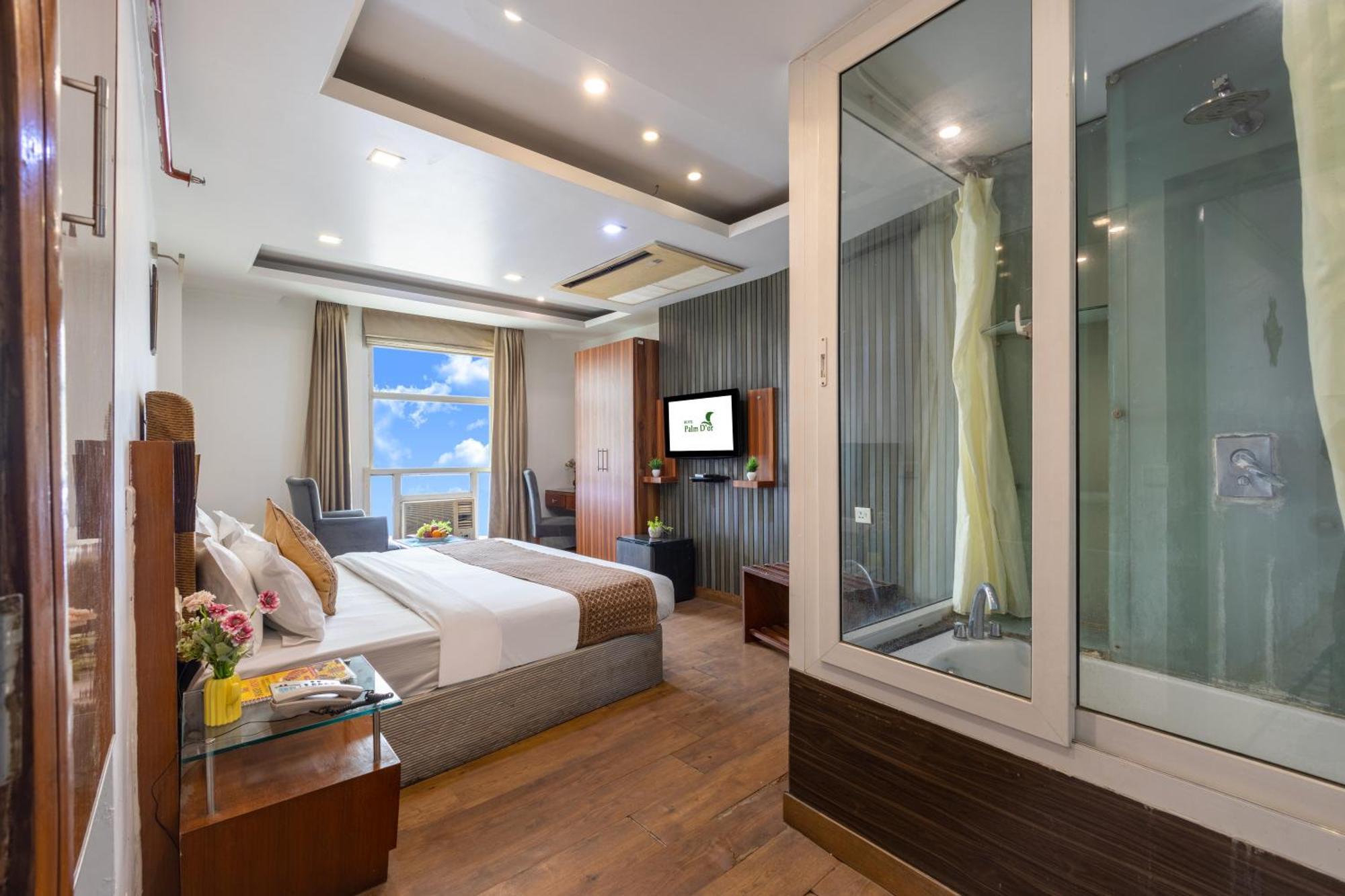 Hotel Palm Do'r # Walking Distance To Station # Parking # Family # Customer's Choice # Rated 3*